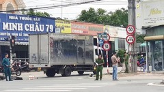 Hiện trường vụ nam thanh niên lao xe máy vào xe tải tử vong tại chỗ ở Bình Dương