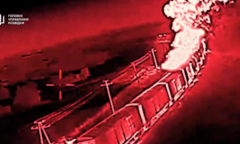 Clip: Trúng không kích từ UAV Ukraine, đoàn tàu chở nhiên liệu của Nga bốc cháy dữ dội