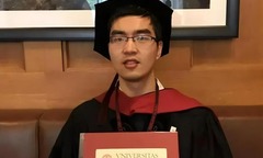 Chàng trai bại não, bị cha ruồng bỏ vẫn  "ẵm " bằng thạc sĩ Harvard nhờ người mẹ phi thường