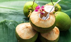 Nước dừa được ví như  "thức uống trường thọ " nhưng uống vào thời điểm này chẳng khác nào  "rước họa vào thân "