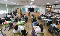 Học sinh Hàn Quốc dùng gậy bóng chày đánh giáo viên gãy xương sườn: Cảnh sát vào cuộc điều tra