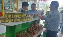 Tạm giữ hơn 23.000 lọ yến chưng nghi không đạt chất lượng ở Phú Thọ