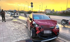 Hiện trường vụ xe  "điên " tông văng 2 xe máy và 3 ô tô tại nút giao Tân Vạn