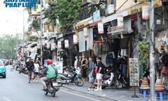 Hết cảnh "cửa đóng then cài ", cửa hàng trên phố cổ Hà Nội mở cửa mua bán nhộn nhịp