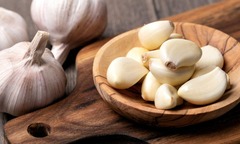 Tỏi để trong nhà có tác dụng gì?