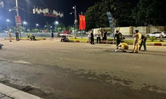 Hòa Bình: "Quái xế " quay đầu bỏ chạy, tông xe vào cán bộ công an xã