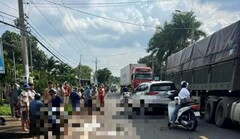 Xe ô tô 7 chỗ va chạm xe máy ở Đồng Nai, một bé gái tử vong tại chỗ