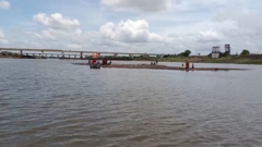 Tắm thánh trên sông ở Ấn Độ, 5 người trong một gia đình bị đuối nước thương tâm 