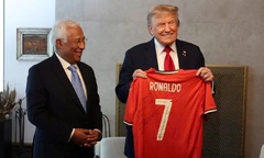Ronaldo tặng áo đấu, gửi lời nhắn đặc biệt đến Tổng thống Mỹ Donald Trump