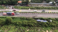 Tin tức tai nạn giao thông mới nhất ngày 18/6: Xe container mất lái, lao khỏi đường dẫn cao tốc