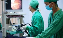 Người đàn ông Tây Ninh nguy kịch vì lỡ nuốt phải mảnh xương gà dài 4cm