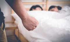 Bắt quả tang vợ đi với nhân tình, chồng trẻ gây thương tích nghiêm trọng