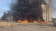 Iran phóng hàng chục tên lửa vào Israel, còi báo động vang khắp cả nước