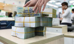 Nợ xấu có làm nhân viên ngân hàng được không?