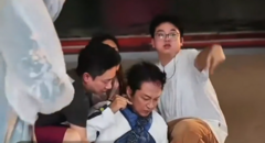 Nam diễn viên gạo cội đột nhiên loạng choạng, ngã quỵ ngay trên sóng livestream 