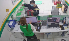 Nam thanh niên cầm dao xông vào một cửa hàng ở Đồng Nai, uy hiếp nhân viên để cướp tài sản