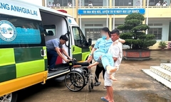 Kỳ thi tốt nghiệp THPT 2025: Một thí sinh bị tai nạn, được đưa đến điểm thi bằng xe cứu thương