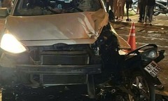 Sau cú tông trực diện với ô tô, hai thanh thiếu niên đi xe máy tử vong