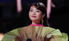 Phương Mỹ Chi bật khóc khi giành chiến thắng áp đảo tại tứ kết Sing! Asia