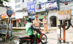 Quay đầu xe nơi giao nhau với đường sắt có đúng không?