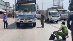 Tài xế xe tải hai lần cán qua người đi xe máy, bật khóc xin lỗi gia đình nạn nhân tại tòa