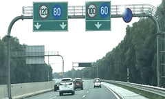 Tốc độ khai thác tối thiểu của xe ô tô khi chạy trên đường cao tốc