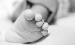 Không may ngã vào nồi đậu nóng, bé gái tử vong thương tâm, người bố suy sụp nhớ lại ký ức ám ảnh