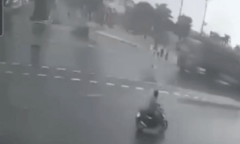 Vụ xe đầu kéo chở gỗ lật, đè tử vong thiếu niên 16 tuổi ở Đắk Lắk: Camera ghi lại cảnh đau đớn