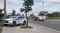 Hiện trường thương tâm vụ tai nạn giữa xe bồn và xe máy, nữ tài xế xe ôm tử vong ở TP.HCM