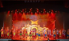 Vở nhạc kịch “The Enchanted Crossbow” của Victoria School bùng nổ trên sân khấu, gây ấn tượng mạnh mẽ 