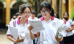Một câu trắc nghiệm trong đề Vật lý thi tốt nghiệp THPT 2025 có hai đáp án