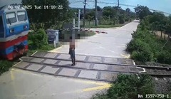 Danh tính người đàn ông đứng giữa đường sắt bị tàu tông tử vong ở Lâm Đồng