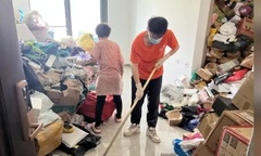 Người phụ nữ U70 chi 7 tỷ đồng mua đồ online chất kín nhà để tránh bị vay tiền
