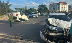 Tin tức tai nạn giao thông mới nhất ngày 9/7: Ô tô lật ngửa bụng sau va chạm, 2 người bị thương