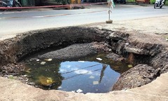 Tin thời sự hôm nay (10/7):  "Hố tử thần " rộng 6m ở Phú Thọ