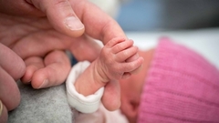 Bệnh viện tuyên bố đã tử vong, bé sơ sinh được phát hiện còn sống ngay trước khi chôn cất tại Ấn Độ