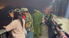  Hiện trường cô gái để lại xe máy giữa cầu Việt Trì, nghi nhảy sông mất tích