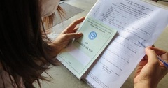 Khi sinh con, lao động nữ sẽ được nhận 3 khoản tiền này