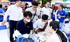 Biến động điểm chuẩn Đại học Kinh tế quốc dân 3 năm qua