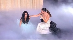  Thực hiện thử thách đu dây để lấy vương miện, thí sinh cuộc thi hoa hậu ngã từ độ cao 3m