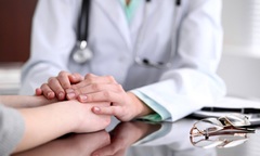 Phẫn nộ: Nam bác sĩ nổi tiếng ở Anh lắp camera ẩn, quay lén gần 2.000 phụ nữ tại phòng khám riêng