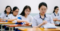 Loạt đại học top đầu hạ sàn  "chạm đáy " 3 năm, chuyên gia cảnh báo đừng để khoảng cách điểm  "sàn - chuẩn " đánh lừa