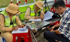 Xử phạt tài xế chỉ có bằng B2 nhưng điều khiển xe khách 29 chỗ trên cao tốc