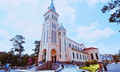 Hai nhà thờ nổi tiếng nhất Đà Lạt