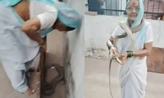 Clip: Cụ bà 70 tuổi tay không tóm gọn rắn  "khổng lồ ", thản nhiên quấn quanh cổ trước sự kinh hoàng của cả làng