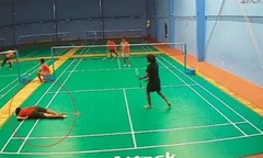 Clip: Đang đánh cầu lông, nam thanh niên 25 tuổi ngã quỵ, tử vong thương tâm
