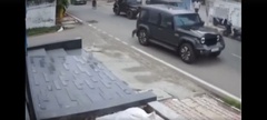 Clip: Xe SUV lấn làn gây tai nạn, còn lùi xe đâm nạn nhân trước khi tẩu thoát