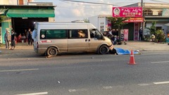 Hiện trường xe khách tông xe máy trên Quốc lộ 20, một người đàn ông tử vong ở Lâm Đồng