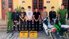 Bắt nhóm  "quái xế " mang theo hung khí, ném vỏ chai bia vào nhà dân ở Nghệ An