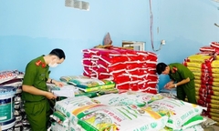 Phát hiện 77 tấn phân bón, vật tư nông nghiệp không rõ nguồn gốc ở Cà Mau